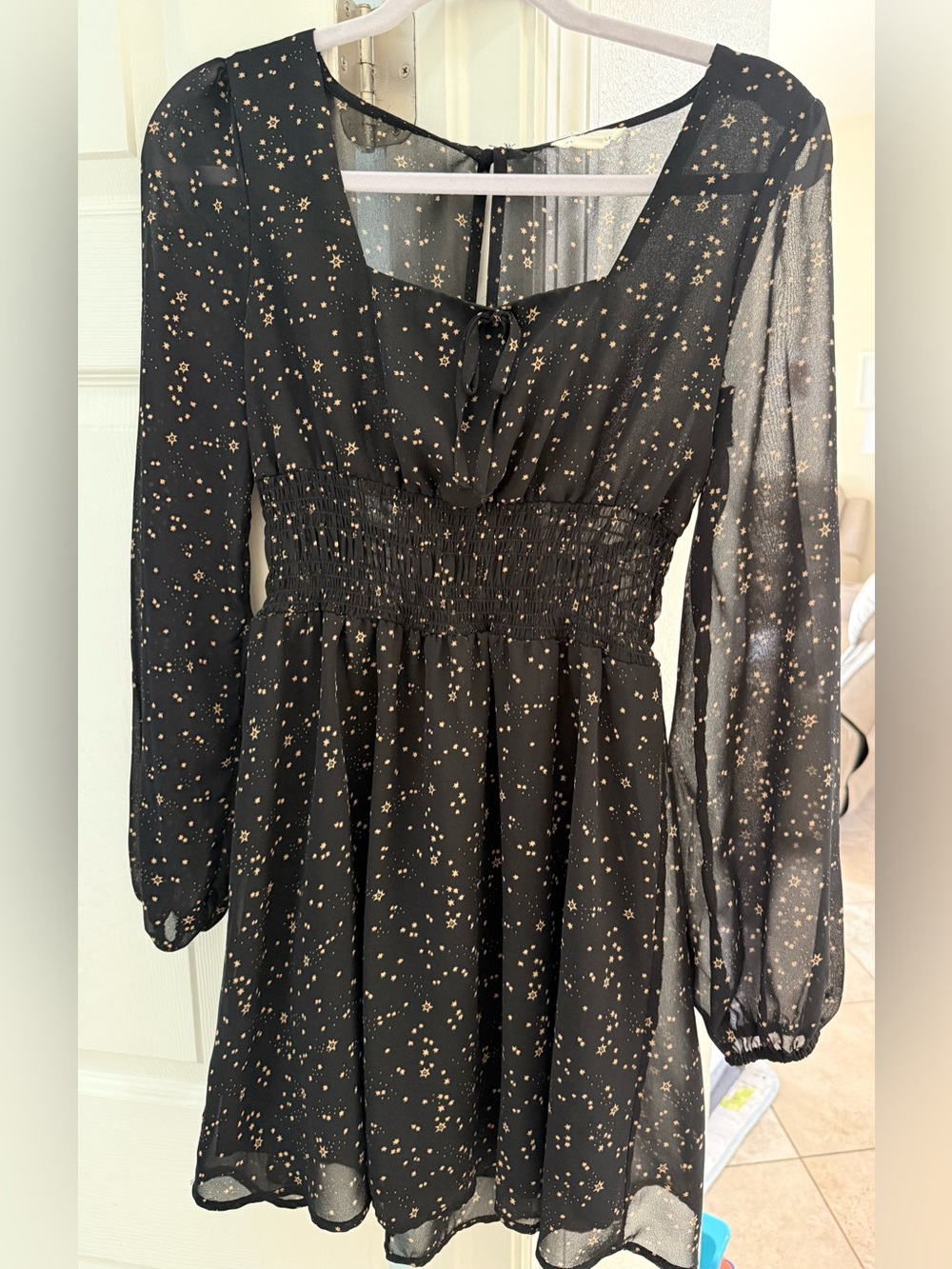 Aeropostale Black Star-Print Long Sleeve Smocked-Waist Dress/Tunic - Size Small